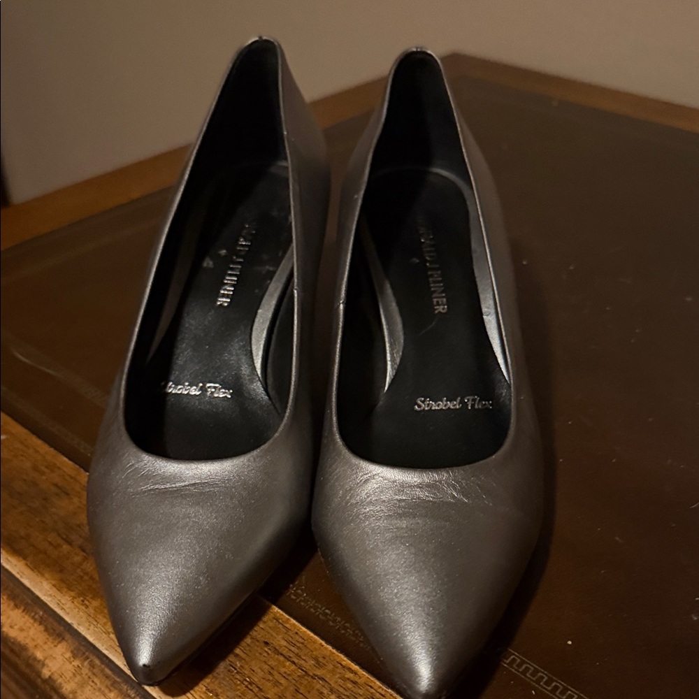 Donald J. Pliner flex Pumps Size 8